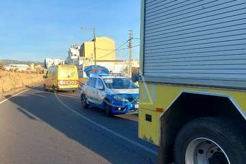  Vuelco de un vehículo en la carretera de Melenara, a la altura del Callejón del Castillo/TA.